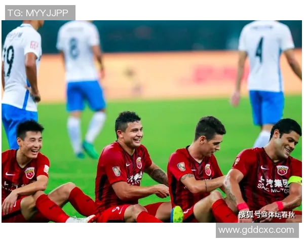 姚明在炎炎夏日中买雪糕，分享清凉时刻与球迷的温暖互动