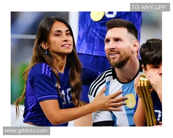 足球巨星梅西的爱情故事揭秘他与妻子的甜蜜生活与婚姻历程