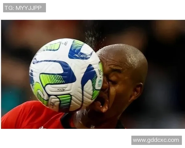 足球明星撞脸图揭秘那些与球星神似的明星们的奇妙瞬间